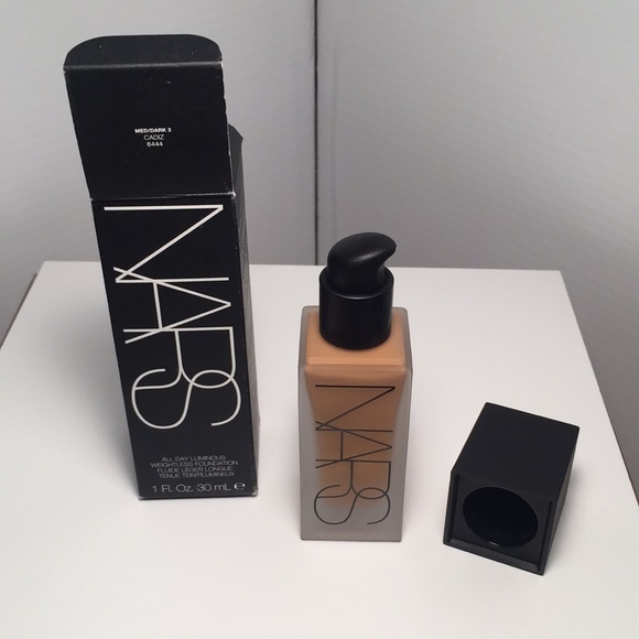 NARS All Day Luminous Foundation in shade: Cadiz - Picture 4 of 4
